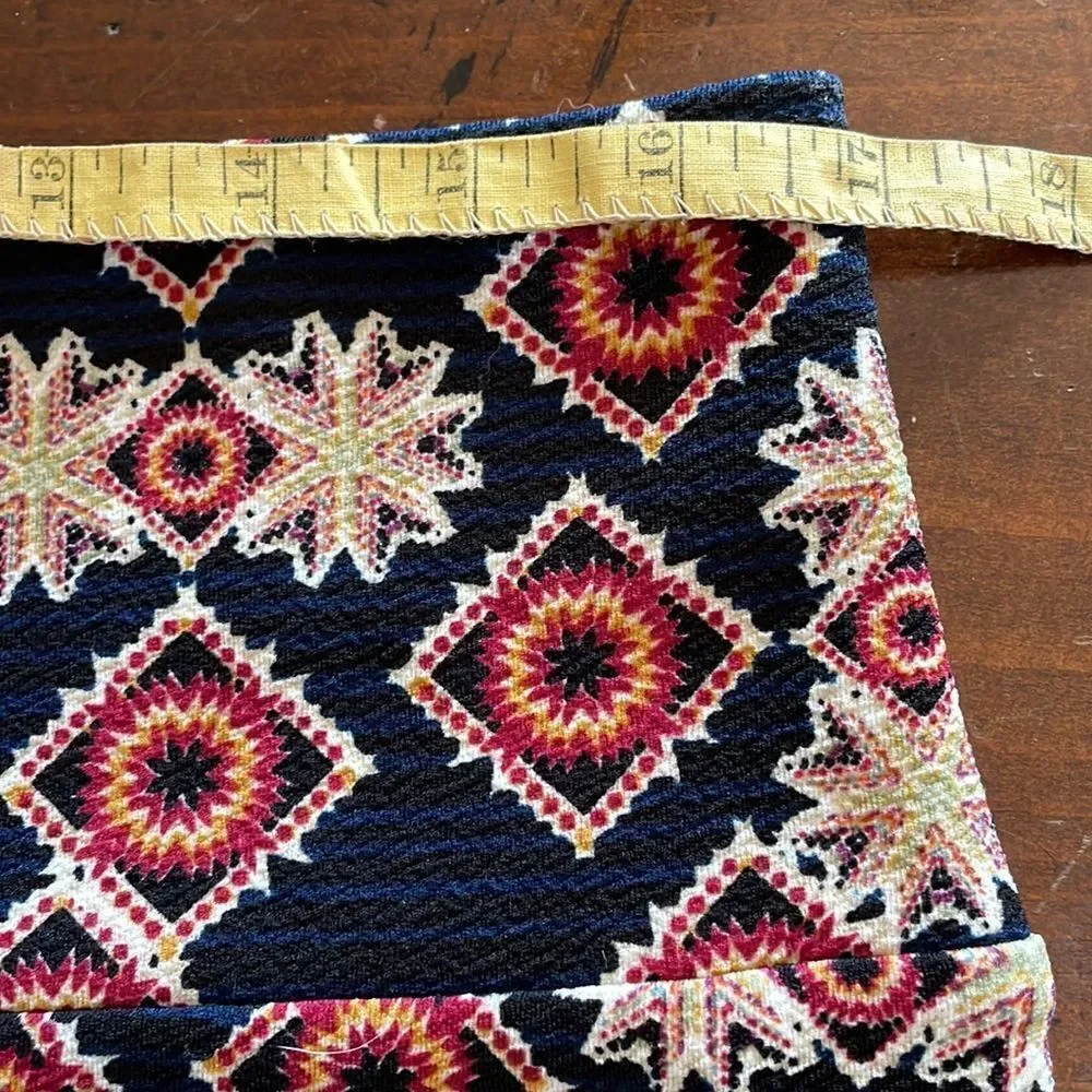 ✨LuLaRoe Cassie printed pencil skirt